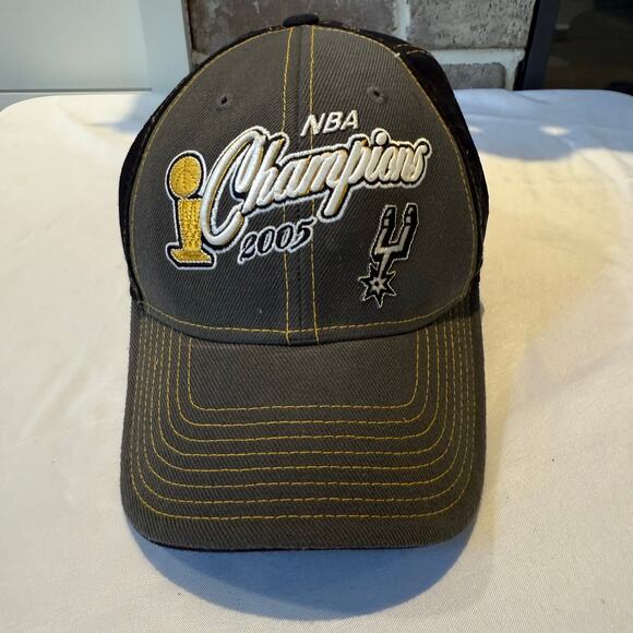 San Antonio Spurs 2005 NBA Champions Hat Cap Reebok  Adjustable Gray Black - Picture 1 of 7